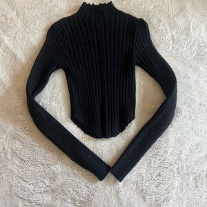 Vestique Black Ribbed Long Sleeve Top